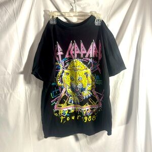 Def Leppard graphic tee "Tour 1988" multicolor pink black size XL music band
